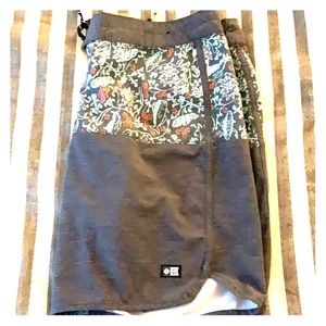 Salty Crew Boardshort Size 32